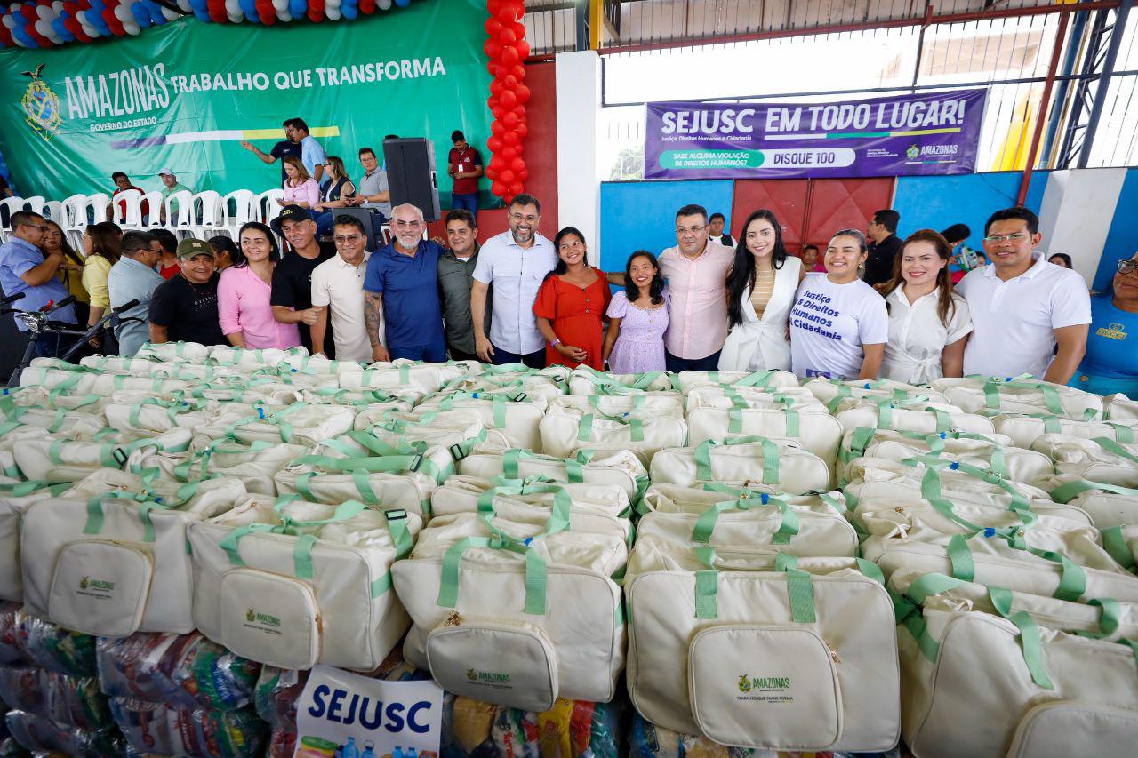Governador Wilson Lima destina 3,6 toneladas de alimentos à população em situação de vulnerabilidade no município de Barreirinha 1_ fotos Arthur Castro Secom
