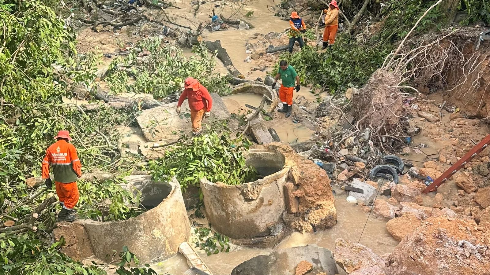 Prefeitura de Manaus inicia obra emergencial e implanta nova rede de drenagem na avenida Autaz Mirim 2