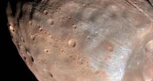 11nov2015---phobos-a-maior-lua-de-marte-e-um-acumulado-de-de-escombros-que-ficam-unidos-devido-a-uma-capa-externa-de-material-mais-solido-1448464975278_615x470