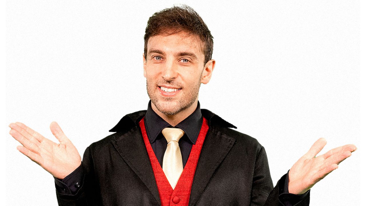 Léo Lins se apresenta no Teatro Manauara se apresenta neste sábado