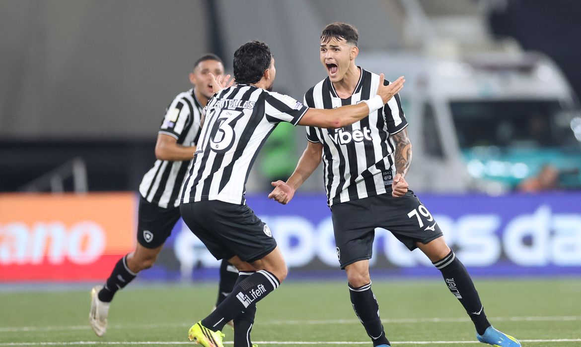 Com gol no último lance, Botafogo bate Santos na volta do Brasileirão 1 55398591438 3c7f81237f o