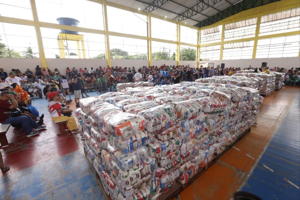 Festa dos Visitantes 2026: FPS fortalece atuação de 24 entidades sociais da Ilha Tupinambarana com doação de 28 toneladas de alimentos 2 Festa dos Visitantes 2026 FPS fortalece atuacao de 24 entidades sociais da Ilha Tupinambarana com doacao de 28 toneladas de alimentos 2 Foto Alex Pazuello Secom e Rodrigo Brelaz FPS