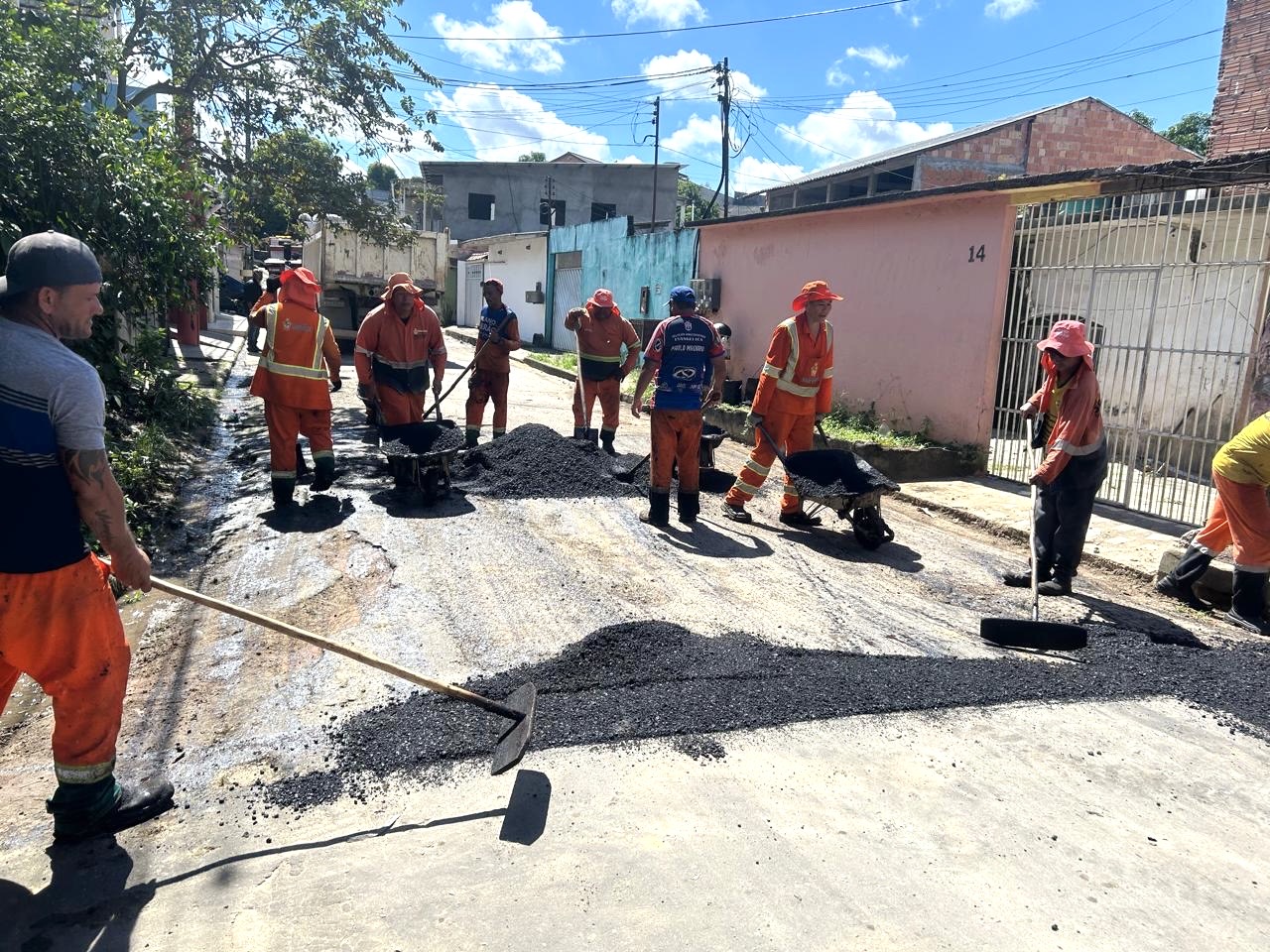 Prefeitura de Manaus intensifica recuperação asfáltica no bairro Redenção e melhora mobilidade na zona Centro-Oeste