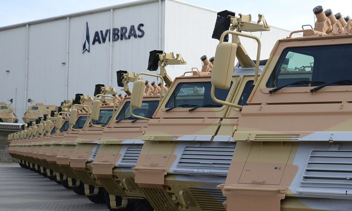 Presidente defende investimento nas Forças Armadas 1 avibras 1140x815 1