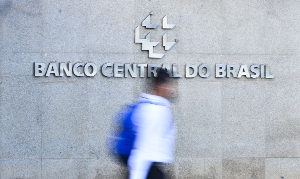 Juros das famílias seguem elevados e chegam a 64% ao ano, diz BC 1 banco central mcajr abr 0104222273 0