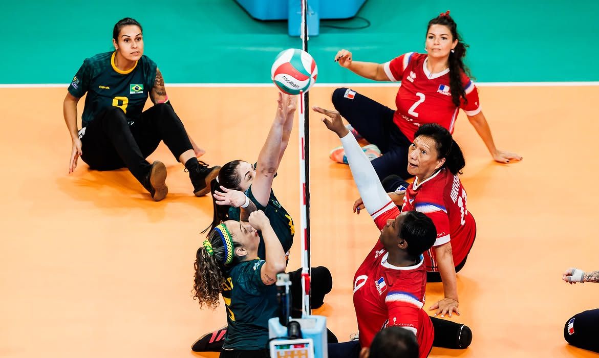 Invictas, seleções do Brasil jogam oitavas do Mundial de vôlei sentado 1