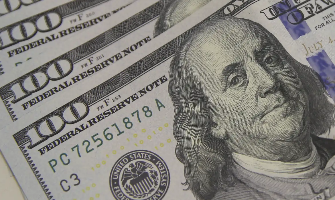 Dólar encosta em R$ 5,10 com tarifaço e tensão global 1 dolar moeda 0803221212