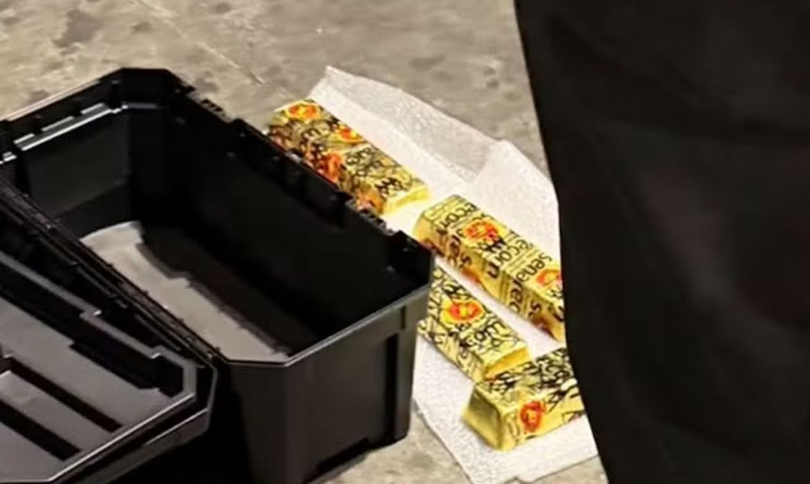 Bolívia apreende ouro ilegal em jatinho de empresário brasileiro 1 este copy