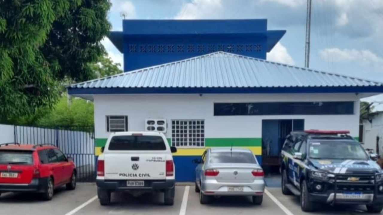 Homem é preso por envolvimento no desaparecimento de jovem no AM; dois suspeitos estão foragidos 1 fachada da delegacia de itapiranga no amazonas foto pc am