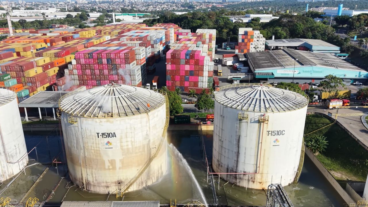 imagem aerea registra vapores de gas estireno durante resfriamento nesta quinta 16 foto william duarte rede amazonica 1