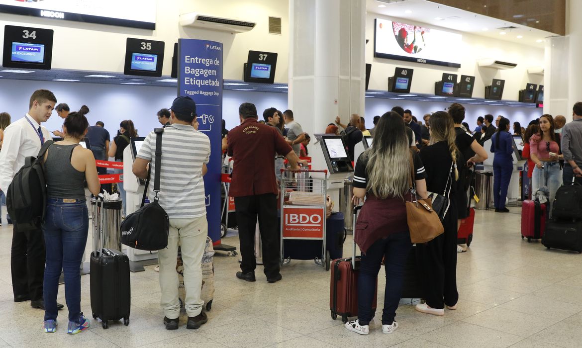 Setor de serviços cai 0,4% em maio por recuo na área de transportes 1 mg 2404