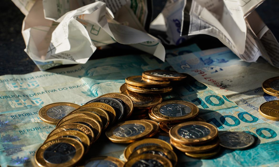 Economia cresce 0,7% em maio, puxada por consumo das famílias, diz FGV 1 raf1010 1