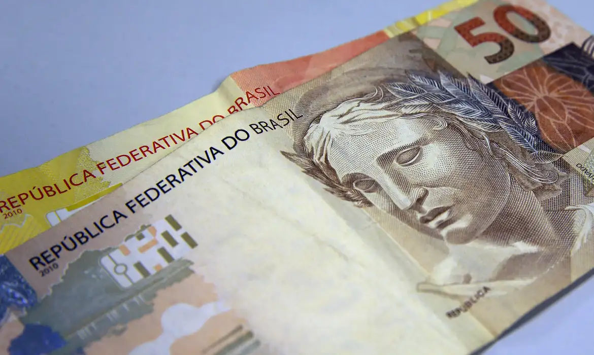 Beneficiários com NIS de final 7 recebem Bolsa Família de julho 1 real moeda 020120a84t47535212