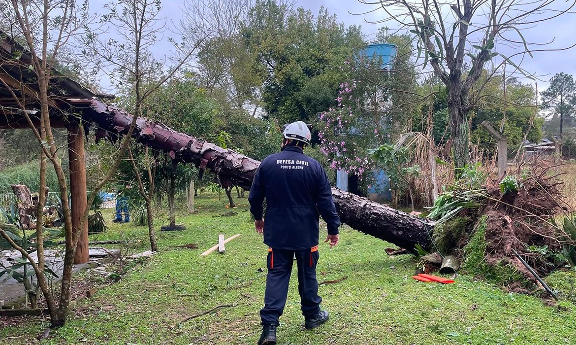Defesa Civil reconhece situação de emergência em 17 municípios do RS 1 saveclip.app 745570286 1036356515713016 4744727848112598077 n