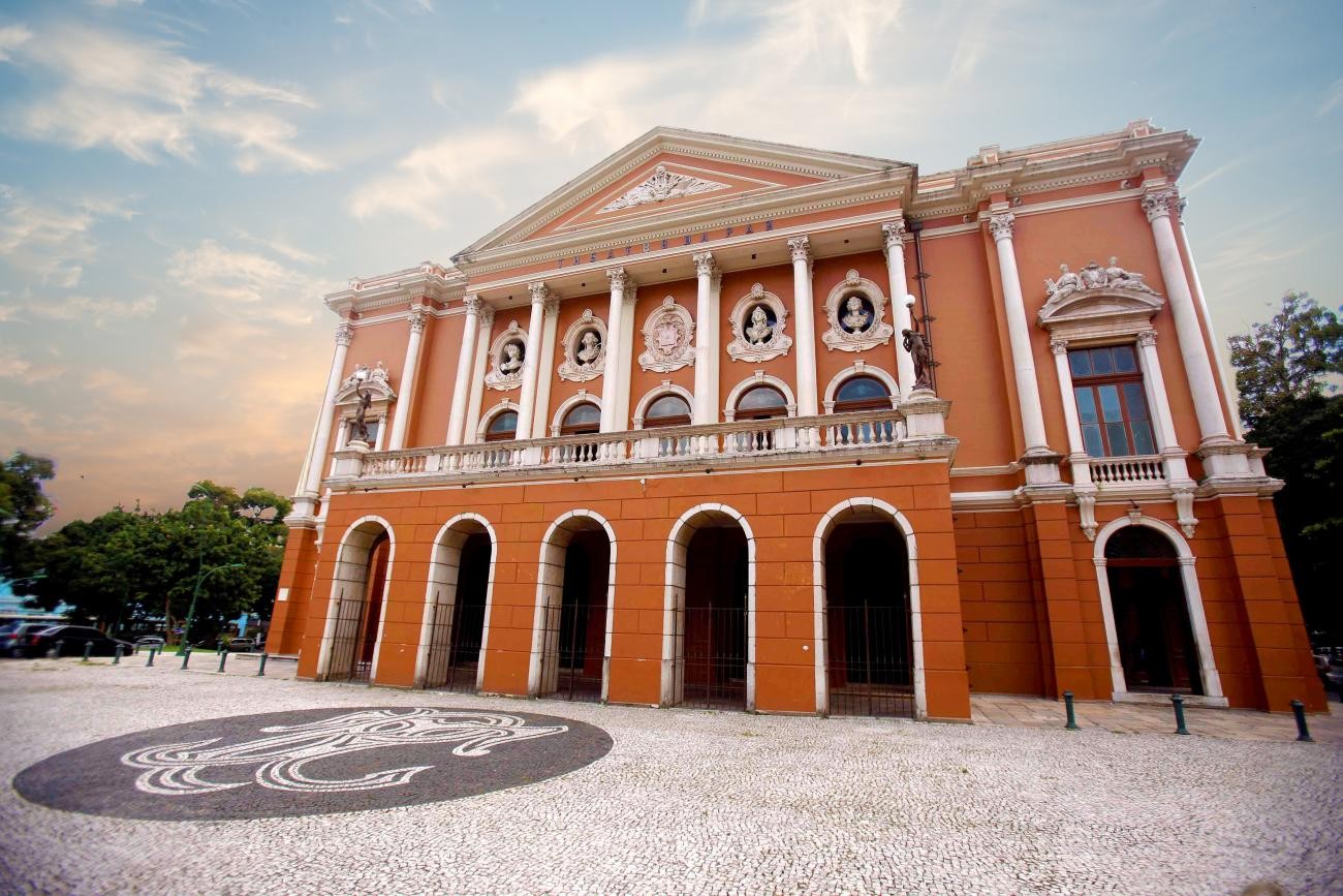 Teatros da Amazônia são reconhecidos pela Unesco como Patrimônio Mundial 1 theatro da paz front
