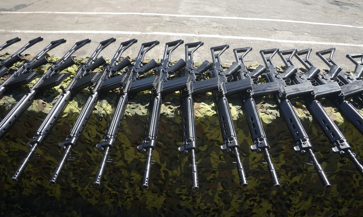 Forças de segurança do RJ terão de fazer recadastramento de armas 1 tmazs abr 09051915402