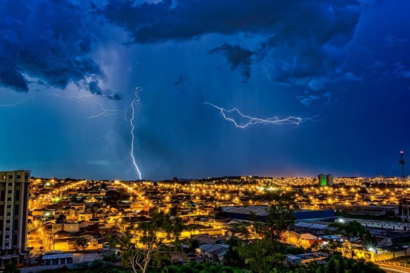 Super El Niño: drenagem, contenção e combate a ocupações ainda são desafios para se enfrentar fenômeno climático 1 Super El Niño, esperado para este ano / Schutterstock