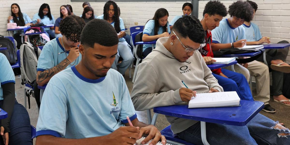 Pé-de-Meia: Estudantes nascidos em setembro e outubro recebem parcela de R$ 200 nesta sexta 1 0d4a4702 0