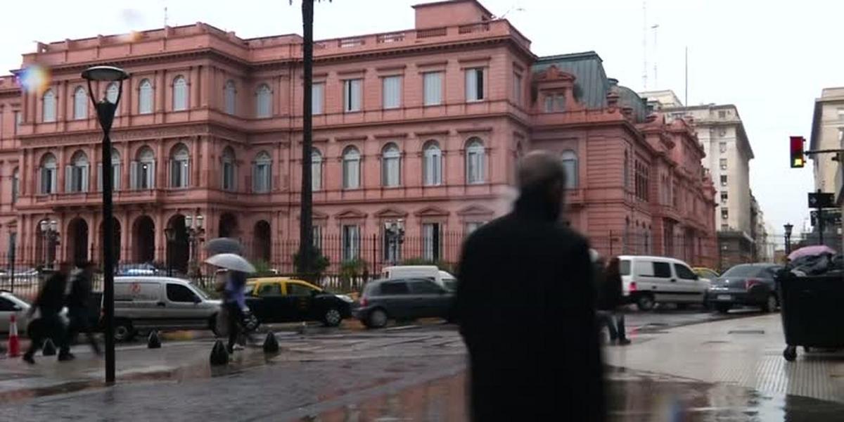 Pressão popular e memória histórica forçam Javier Milei a recuar sobre venda de terras na Argentina 1 2018 05 08t191132z 1 lva0038f0f60z rtrwnev e 2186 argentina peso