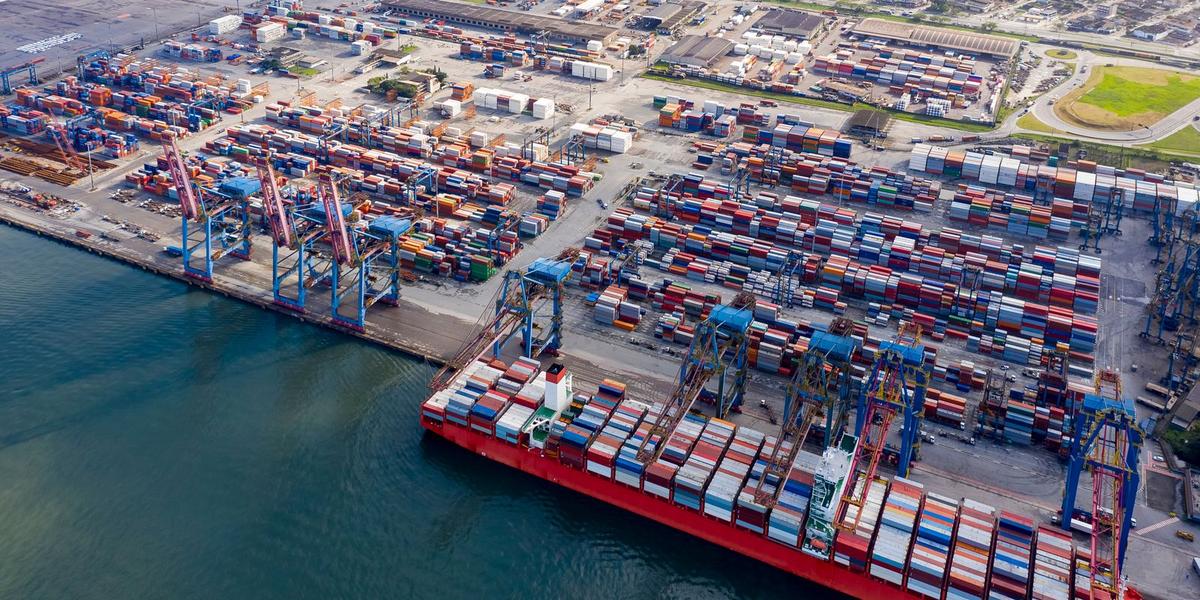 Brasil endurece discurso contra tarifas dos EUA e exige tratamento justo em relações comerciais 1 adobestock 386665695 0
