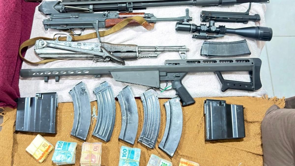 armas e dinheiro apreendidos em manaus durante a operacao la maquina foto reproducao rede amazonica 1