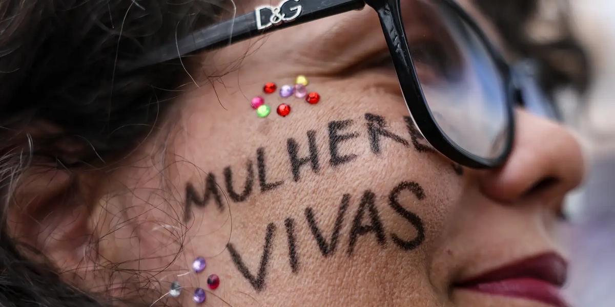 Justiça condena ex-policial a 28 anos de prisão por feminicídio no RJ 1 ato mulheres vivas mc abr 07122025 15 1