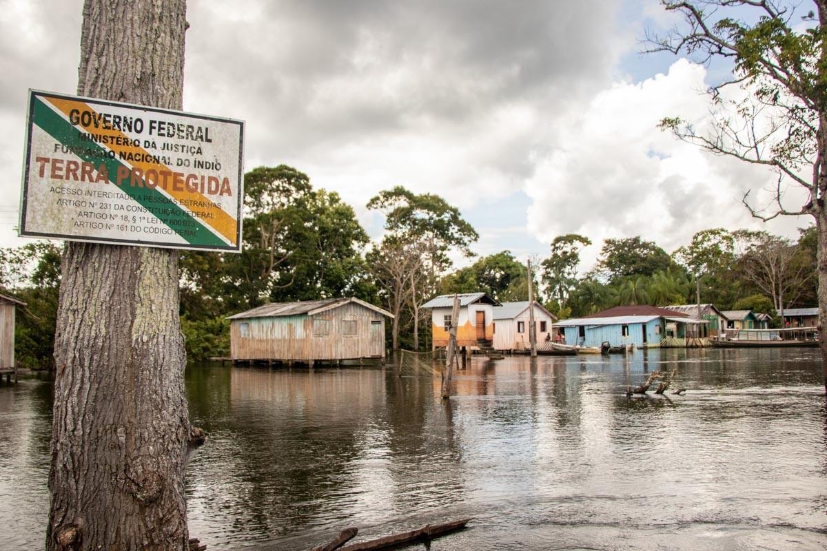 Amazonas lidera ranking nacional de Terras Indígenas sob ameaça de desmatamento 1 comunidade esta localizada na reserva de desenvolvimento sustentavel mamiraua foto bernardo oliveira