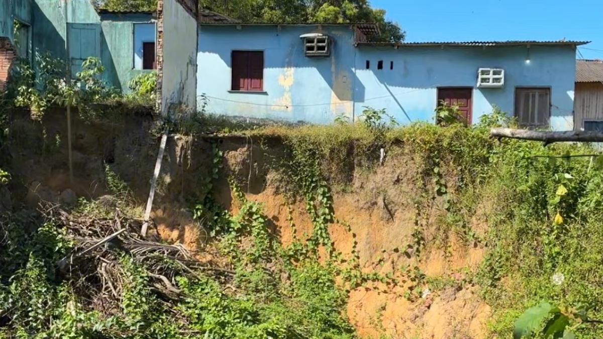 Erosão avança em Presidente Figueiredo e coloca moradores em risco de desabamento 1 design sem nome 94