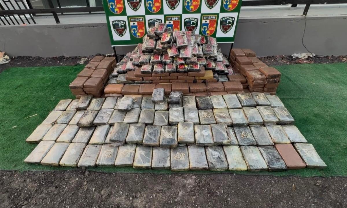 Polícia intercepta balsa em Parintins e apreende mais de 500kg de skunk em caminhão 1 droga apreendida em parintins