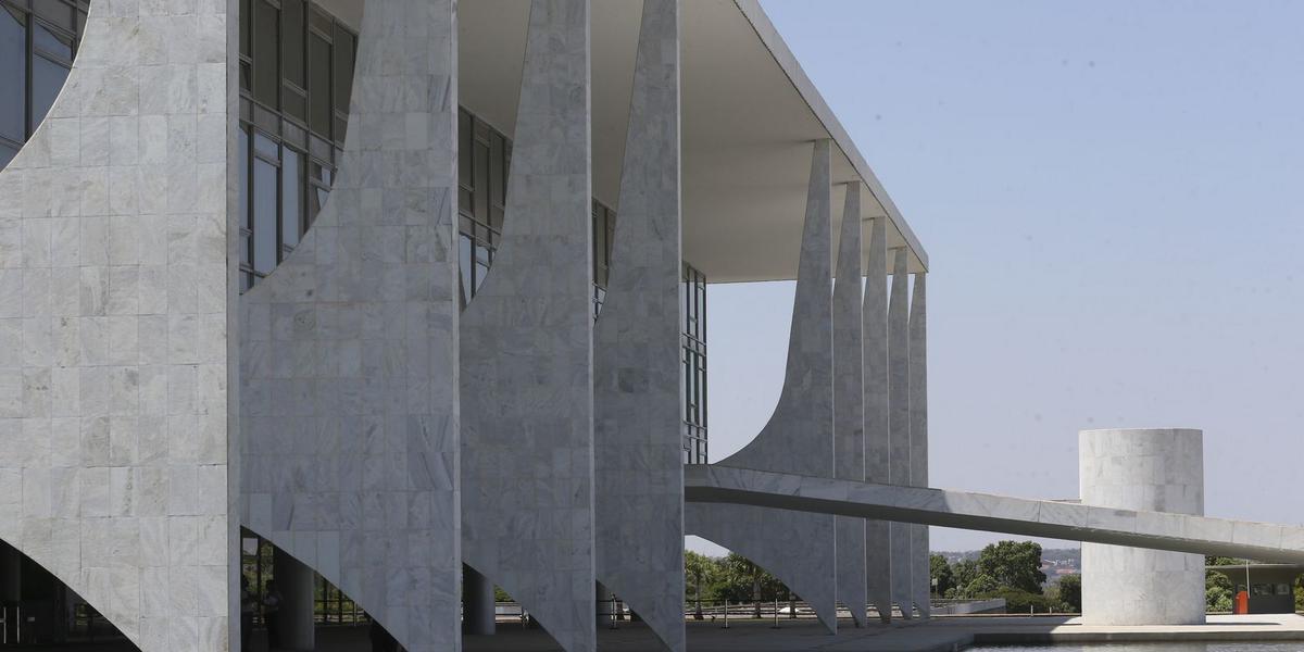 Guia das Eleições 2026: Entenda o papel de presidentes e governadores 1 fachada do palacio do planalto antcrz abr 2709221136