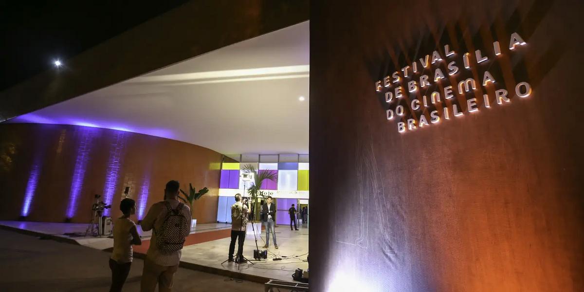 Cancelamento do Festival de Cinema de Brasília gera revolta no setor audiovisual 1 fpzzb abr 140920187870