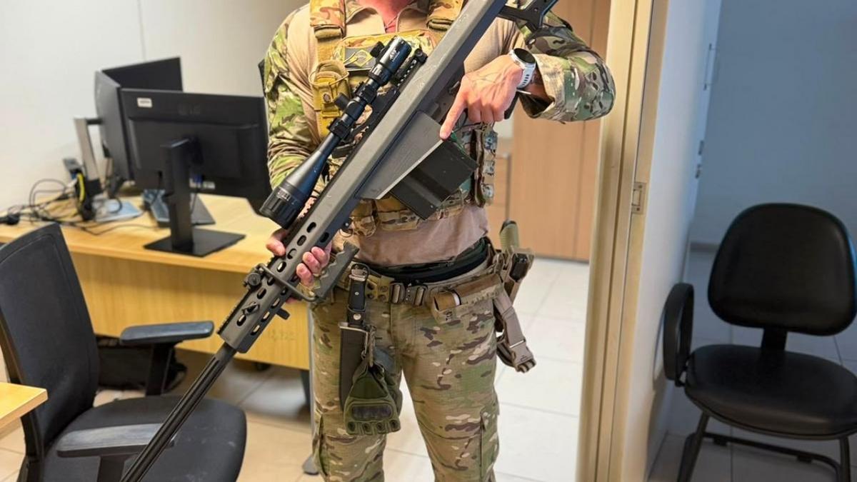 Operação La Máquina: PF apreende fuzil antiaéreo e desarticula esquema de tráfico aéreo no Amazonas 1 fuzil capaz de derrubar helicoptero e apreendido em operacao que investiga trafico com avioes adulterados no am foto reproducao rede amazonica