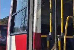 g1 onibus danificado pedrada e1786622759307