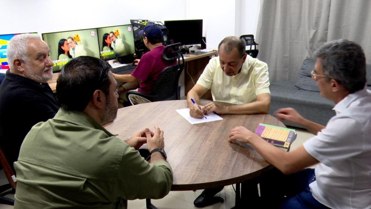 omar aziz grava programa eleitoral em manaus e apresenta propostas para saude foto reproducao rede amazonica