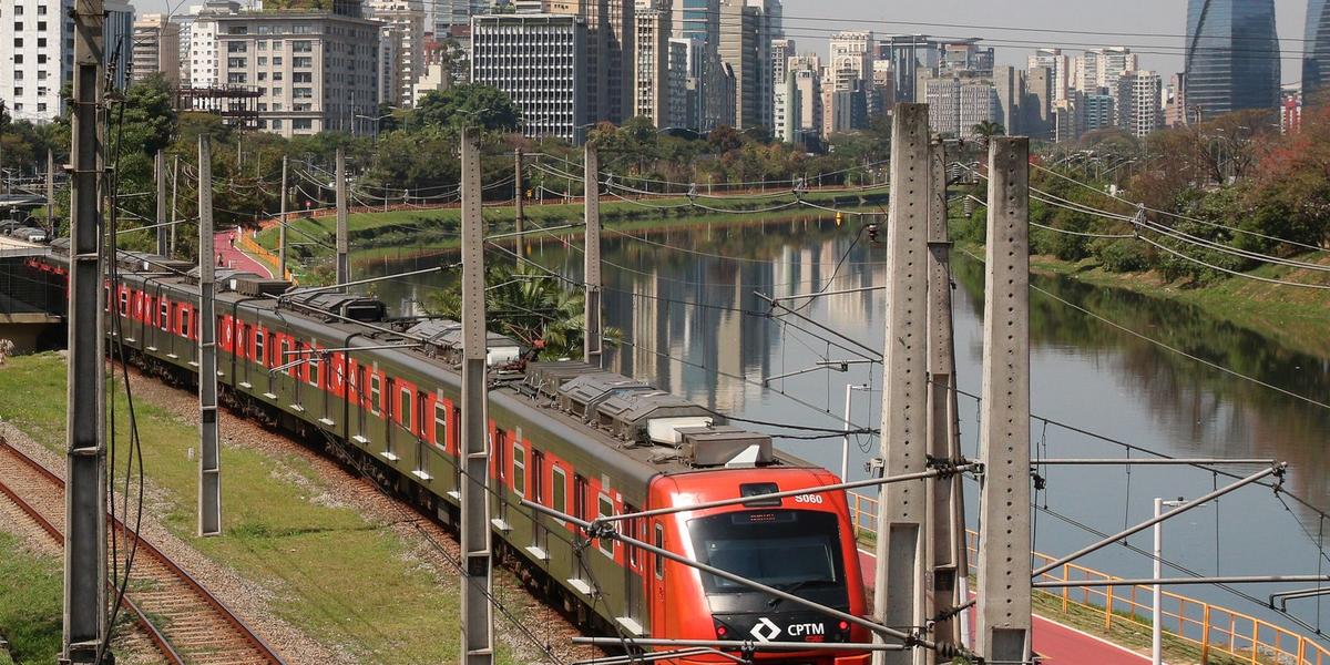 Greve na CPTM colapsa trânsito em São Paulo com mais de 2 mil km de filas 1 rvrsa 1509210377
