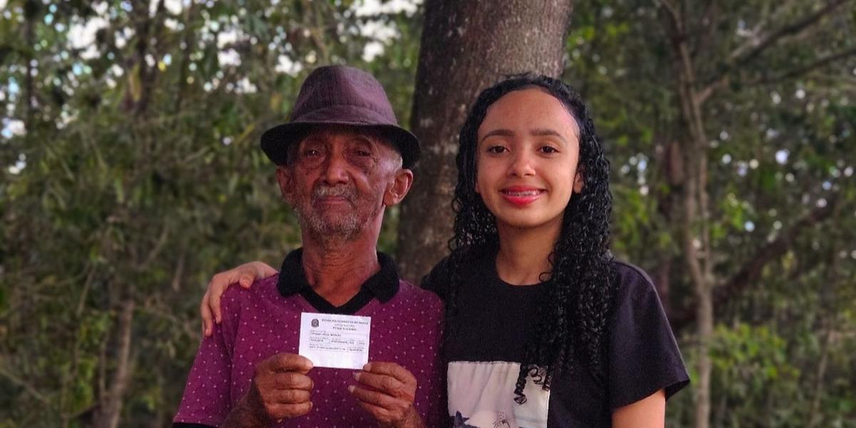 Cresce a força quilombola nas urnas: jovens lideram a busca por representatividade 1 thauany e o avo vao votar no dia 4