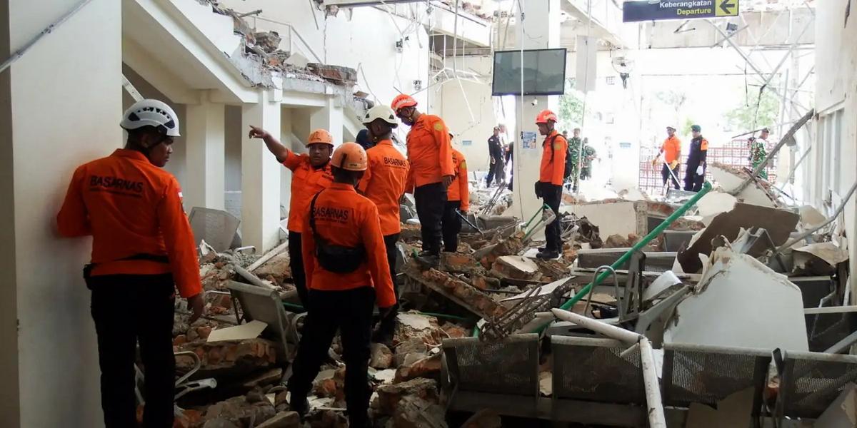 Tragédia na Indonésia: Sobe para 100 o número de mortos após forte terremoto 1 whatsapp image 2026 08 15 at 11.24.44 1