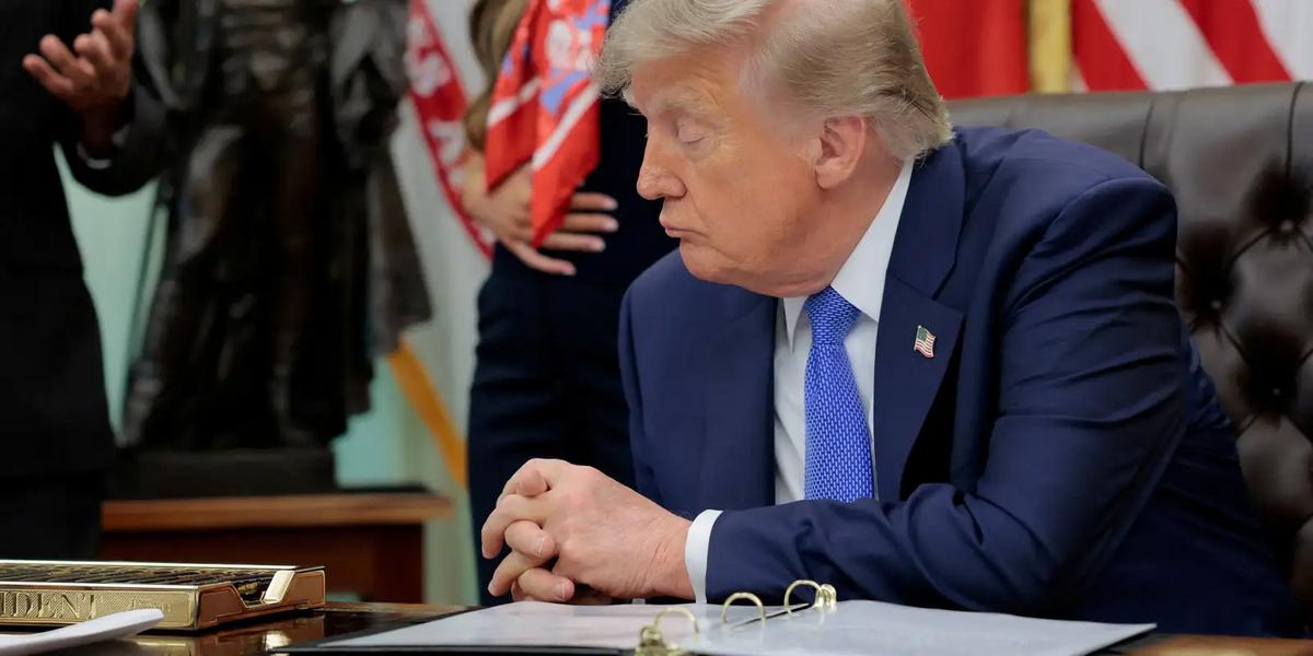 Trump promete repasse de R$ 25 mil a cada americano caso republicanos vençam eleições 1 2026 08 11t122859z 1 lynxmpem7a0va rtroptp 4 usa trump vaccines