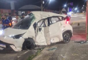 acidente de transito em manaus deixa veiculo destruido em manaus 1