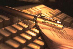 caneta e teclado