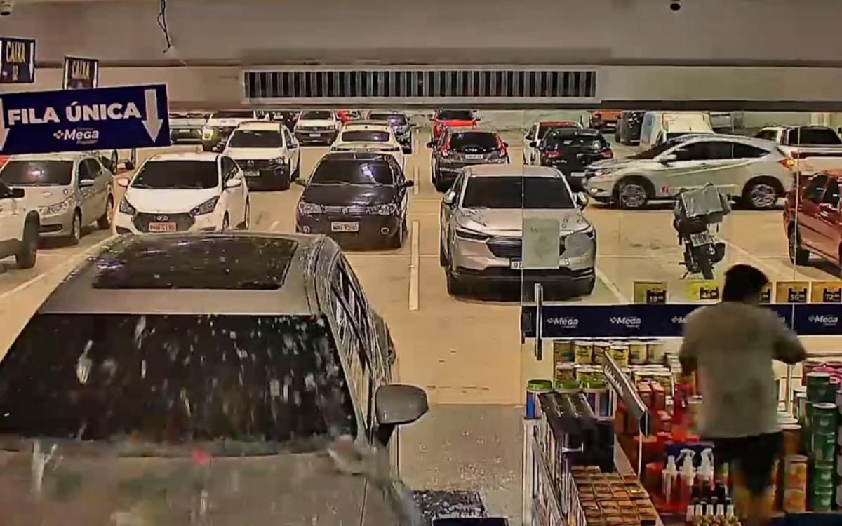 Cenário de destruição: Carro invade drogaria na Ponta Negra 1 carro invade drograria