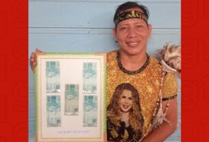 fa de joelma surpreende em danca no palco e emoldura dinheiro recebido da cantora no am foto arquivo pessoal