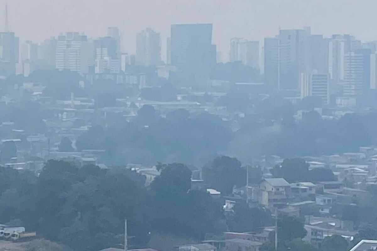 Manaus amanhece sufocada: qualidade do ar atinge nível péssimo pelo segundo dia 1 fumaca manaus