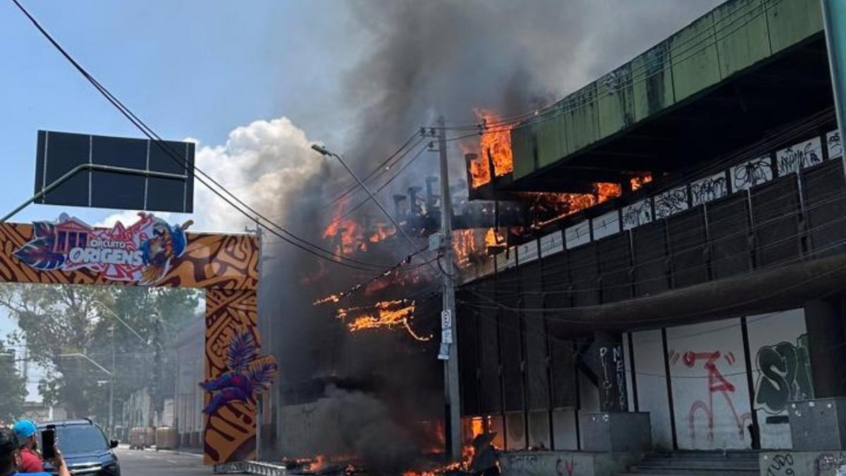Incêndio atinge prédio histórico do antigo Banco da Amazônia no Centro de Manaus 1 incendio e registrado no antigo banco da amazonia no centro de manaus foto reproducao redes sociais 2