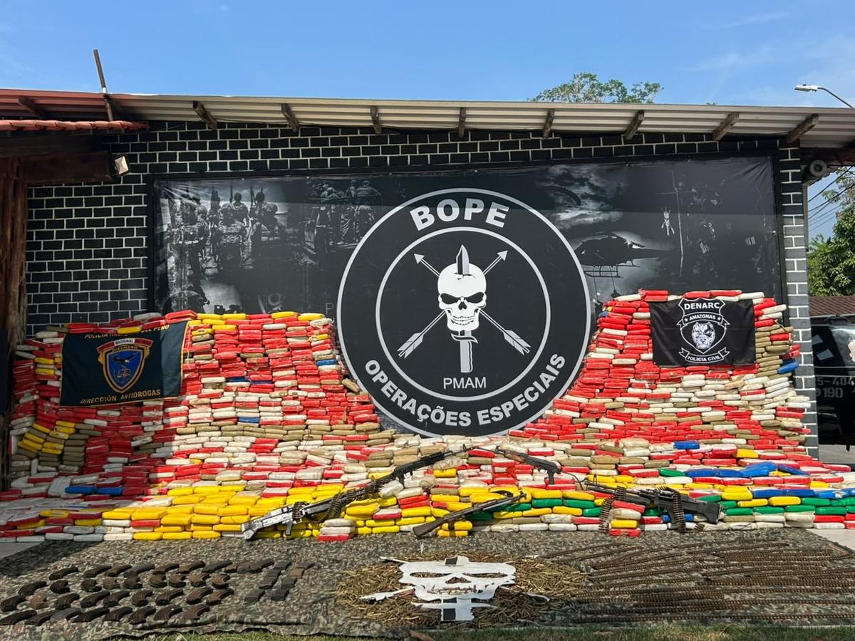 policia apreende 4 5 toneladas de skunk e armamento de guerra apos troca de tiros no amazonas foto jucelio paiva rede amazonica