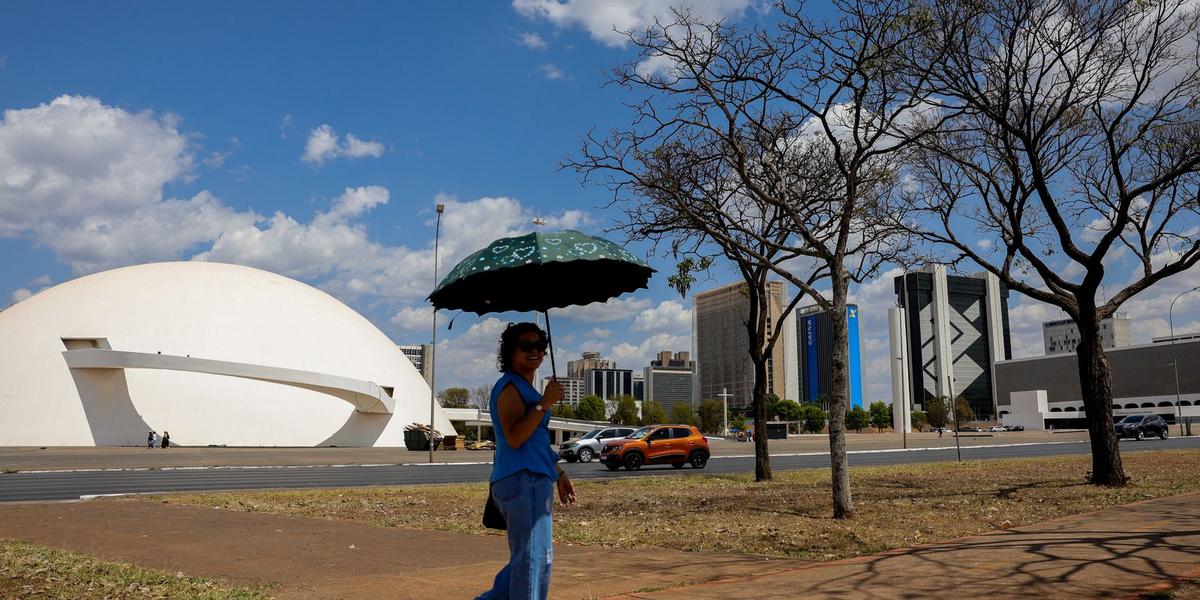 Outubro sob fogo: Inmet alerta para calor extremo e chuvas irregulares no Brasil 1 pzzb5391