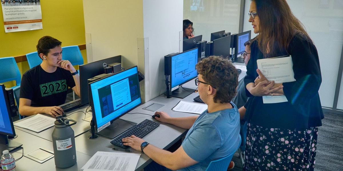 Dia dos Professores: MEC lança cursos gratuitos de IA e computação para docentes 1 2026 07 14t114051z 1313620900 mt1zuma000k094kv rtrmadp 3 zuma