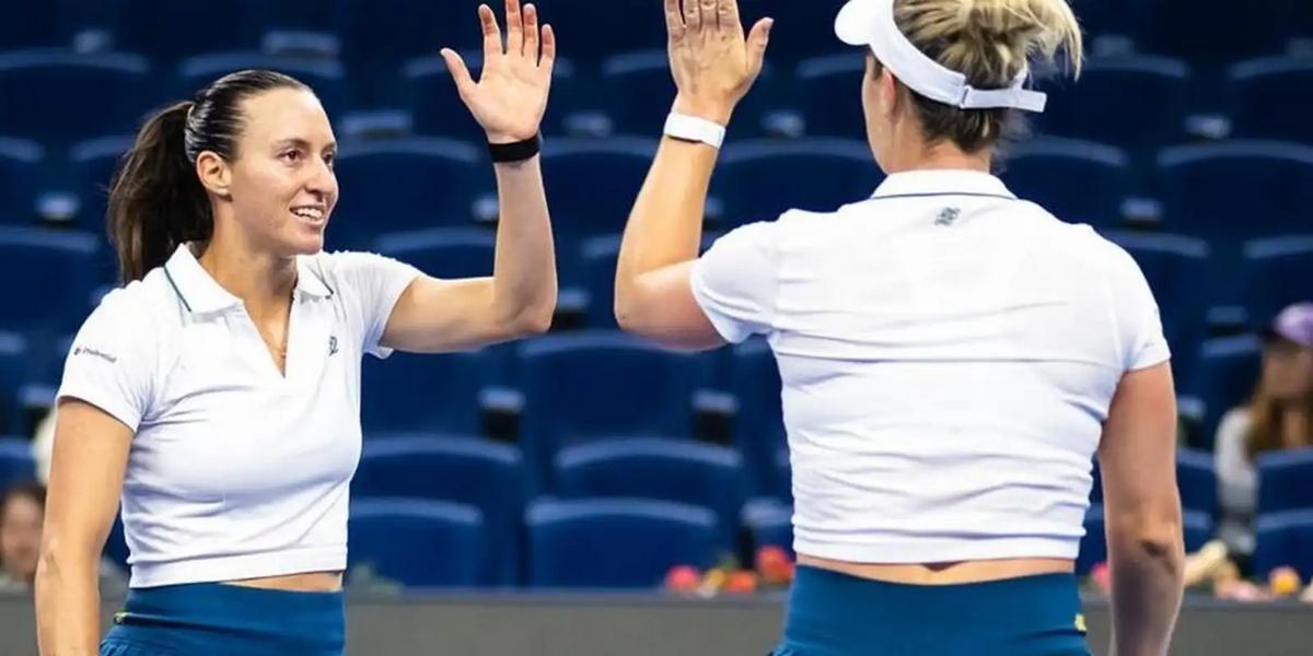 Luisa Stefani brilha em Pequim e elimina campeãs olímpicas rumo à semifinal 1 dupla stefani vai a semi wta mil pequim 2026