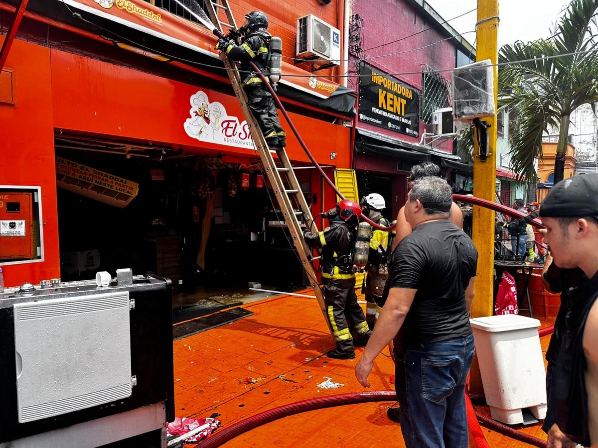 frango soltou banha e o fogo subiu diz dono de restaurante onde comecou incendio em predios do centro de manaus foto jadson lima g1 am