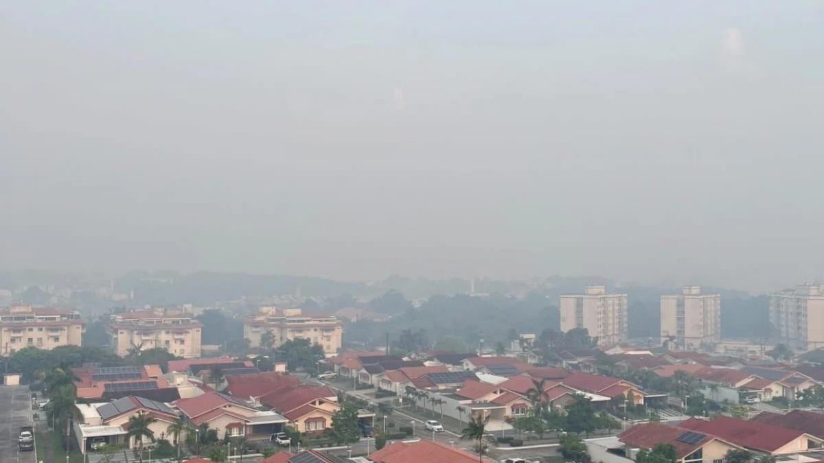 Céu de Manaus vira fumaça: qualidade do ar atinge nível perigoso e supera 59 vezes limite da OMS 1 fumaca de queimadas deixa qualidade do ar perigosa em manaus foto ianke sena